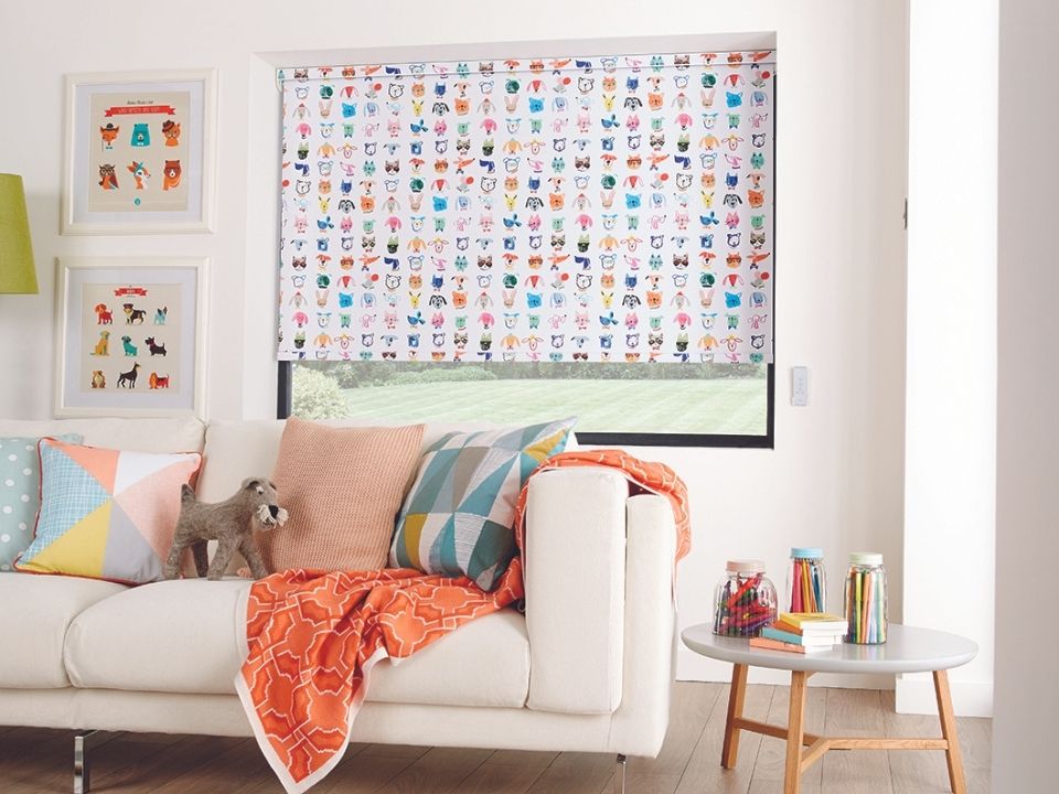 Colourful blinds and patterned window shades: we can’t resist them!